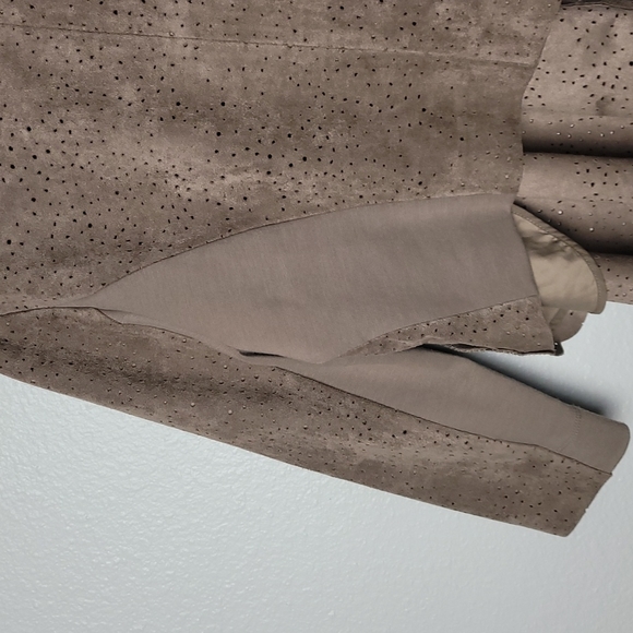 BCBGMaxAzria Faux Suede Jacket Moto Style Perforated Hi Lo Scalloped Front Hem - Picture 9 of 13